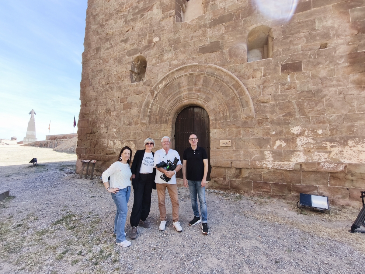 El equipo del documental Jaume I, influencer medieval. - Foto: À PUNT El equipo del documental Jaume I, influencer medieval.