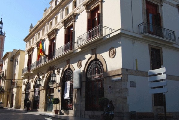 Sagunto abrirá su televisión municipal en 2017 con tres empleados y seis becarios