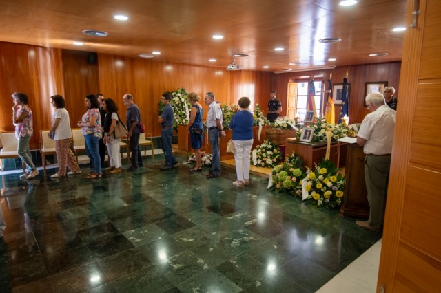 Centenares de vecinos despiden al ex alcalde de Xàbia Eduardo Monfort