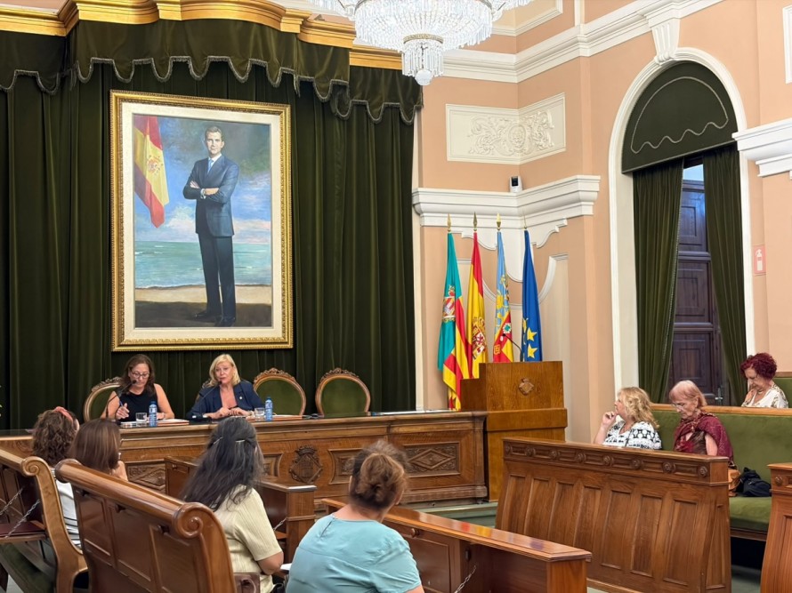 Castelló trabajará con las asociaciones locales para diseñar la campaña de sensibilización del 25-N