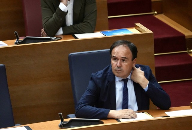 Llorca responderá esta semana en Les Corts a preguntas sobre la Comunitat, su dosier y el acceso a la vivienda
