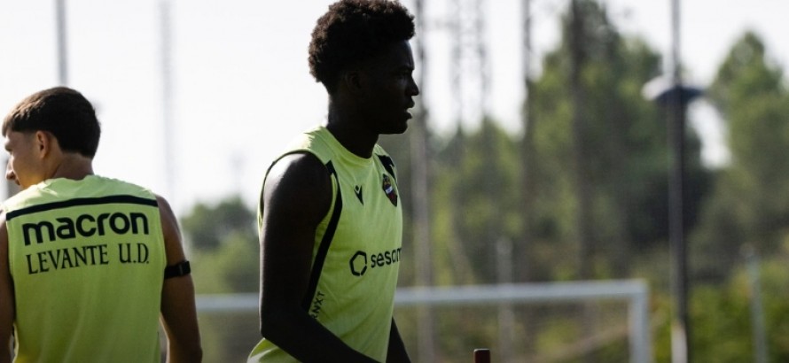 Axel Tape regresa al Levante tras la concentración con la Selección de Francia Sub-20