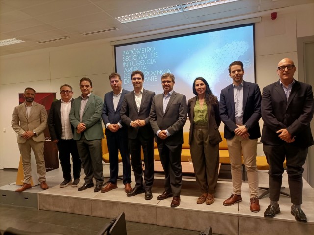 De responder reseñas a controlar una fábrica; cómo llevan cuatro empresas de Alicante la IA a su día a día