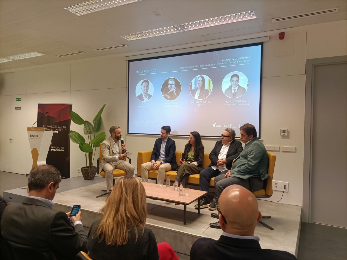 Mesa redonda del Barómetro de IA en Alicante.