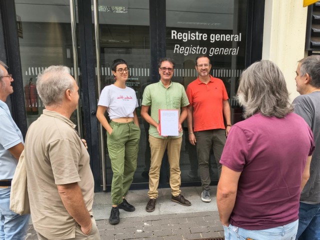 Profesorado de la UPV entrega más de 300 firmas al Rectorado para exigir una oferta en valenciano 