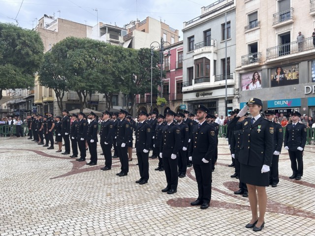 La Plaça de Baix de Elche acoge el acto del patrón de la Policía Nacional por los Ángeles Custodios