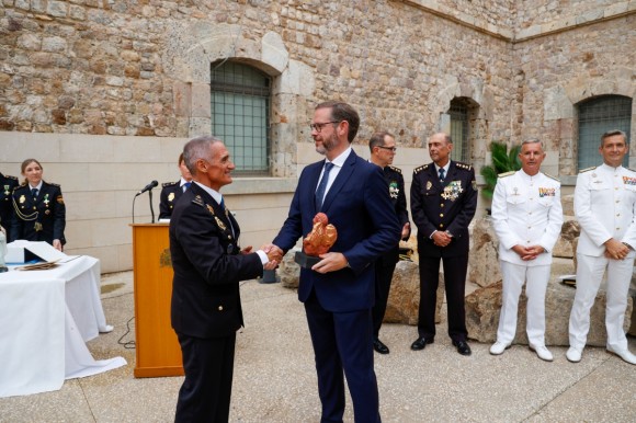 La Policía Nacional distingue a Repsol por su compromiso con Cartagena