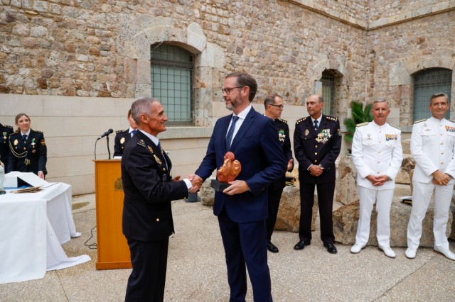 La Policía Nacional distingue a Repsol por su compromiso con Cartagena