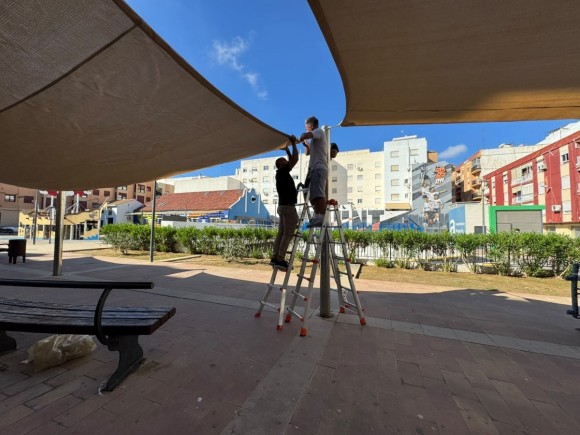 L'Horta Sud instala diez puntos de sombra de 2.000 m2 en parques y plazas
