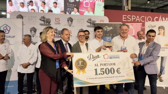 La Casa del Camarero premia al mejor cortador de jamón en Alicante Gastronómica