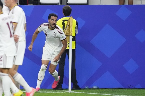 Mikel Merino sella la clasificación de España para cuartos de final