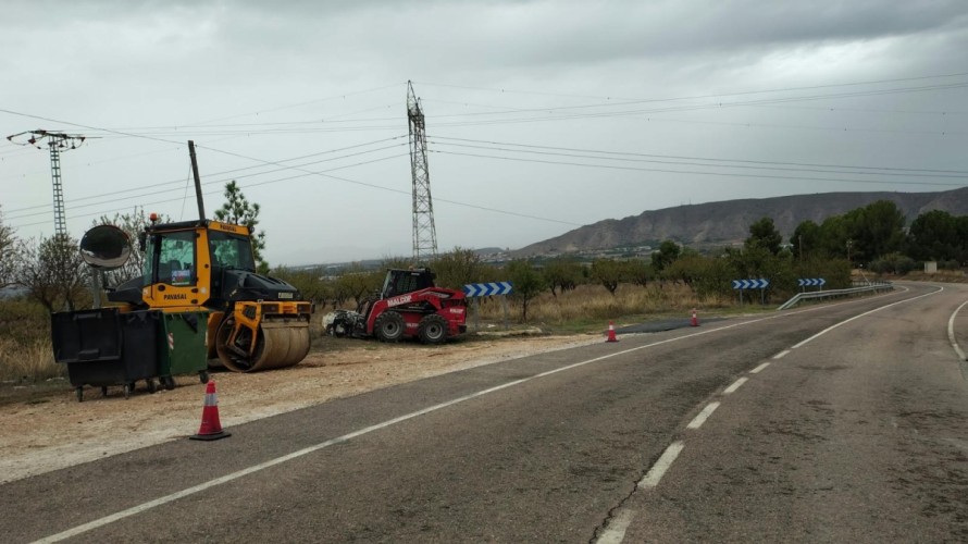Villena completa el asfaltado de la carretera de Peña Rubia con una segunda fase de 2,5 kilómetros