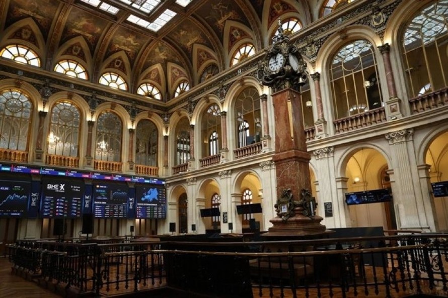 El Ibex 35 logra mantener los 19.000 puntos, pero cede un 0,27% en la semana