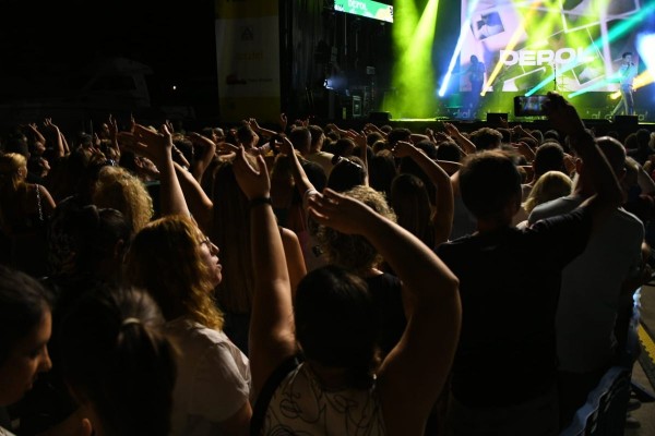 Bombai, Nia y Melocos actúan este domingo en un concierto gratuito de la Cadena Dial en el puerto de Cartagena