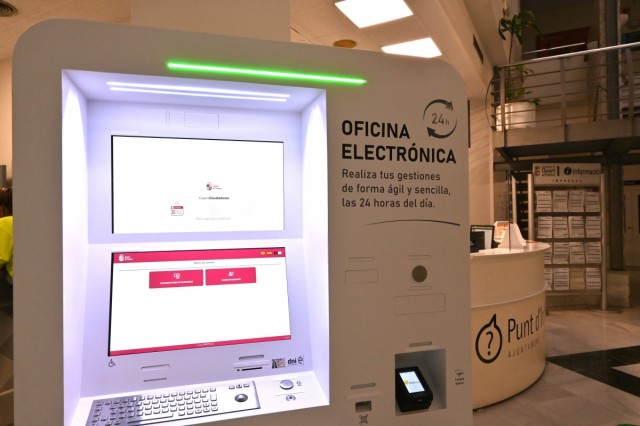 Quart de Poblet estrena un ciberkiosco municipal para facilitar y agilizar los trámites de la ciudadanía