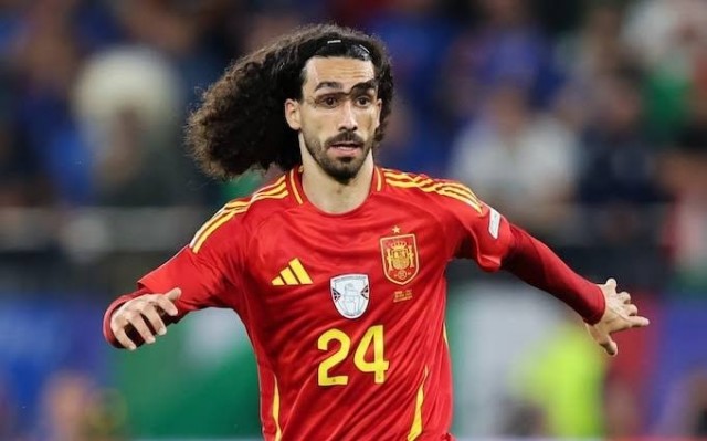 Grimaldo y Cucurella, dos amigos por un puesto