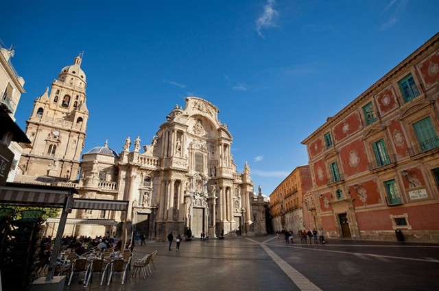 Murcia fija el futuro de sus calles: 50% de nombres de mujer, blindaje a vías centenarias y la Catedral como 'kilómetro cero'