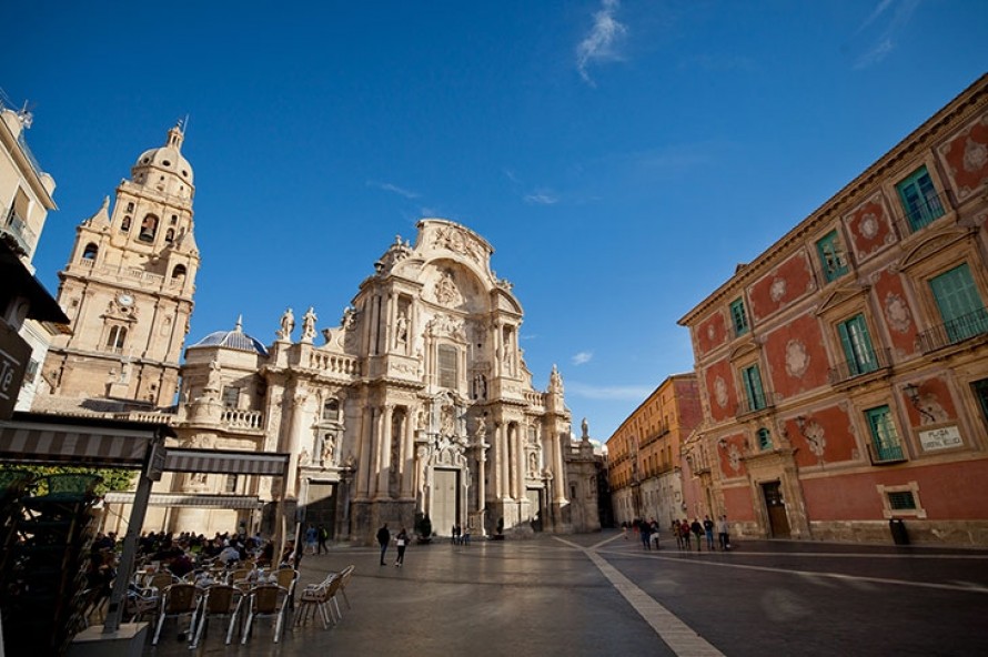Murcia fija el futuro de sus calles: 50% de nombres de mujer, blindaje a vías centenarias y la Catedral como 'kilómetro cero'