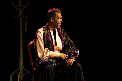 Carme Teatre 'valencianiza' el clásico de Oscar Wilde en 'La importancia de llamarse El Titi'