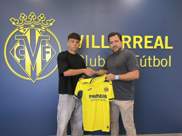 El Villarreal renueva al extremo del filial Nizar El Jmili hasta junio de 2030
