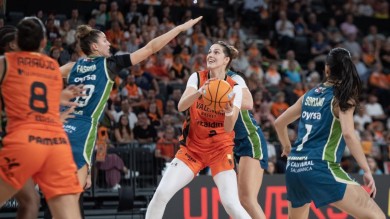 Valencia Basket estrena la temporada en el Roig Arena con triunfo ante Meins Avenida 