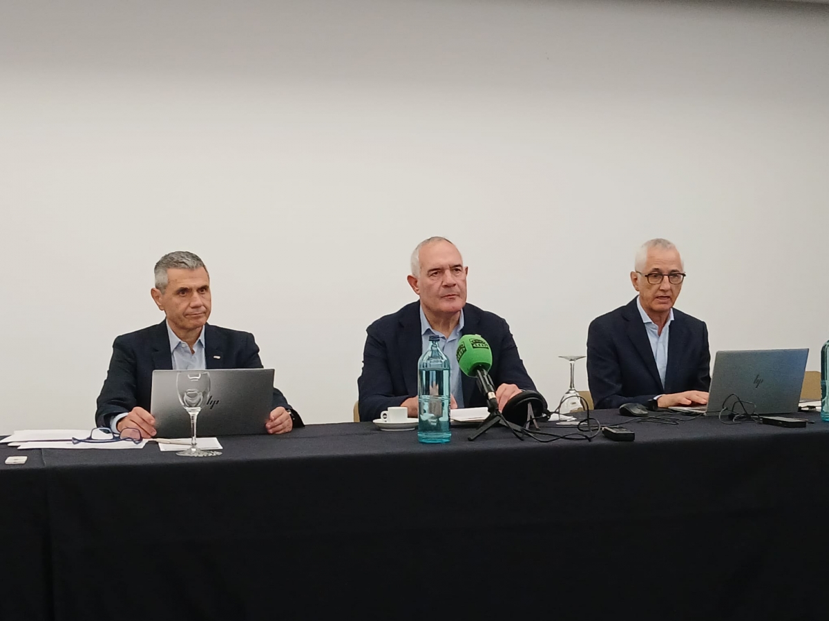 Raül Sangròs, José Ignacio Iglesias y Pablo Cruz, en la presentación de resultados de UBE.