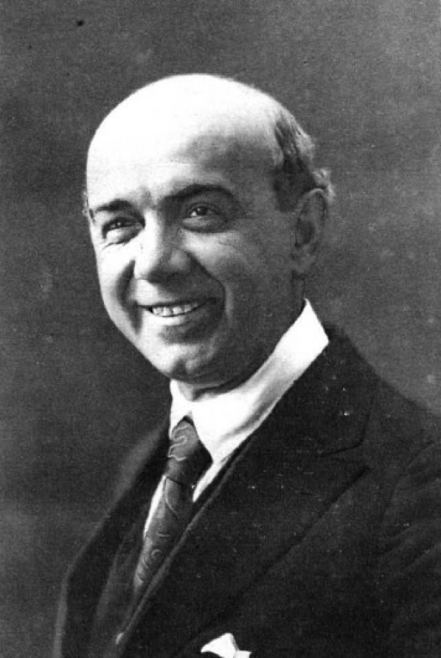 Elche dedica un monolito a Maximiliano Thous, compositor del Himno de la Comunitat, por el 9 d'octubre
