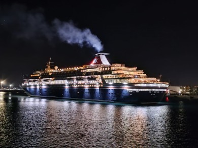 Fred.Olsen 'prueba' el Puerto de Alicante con el embarque y desembarque de 500 cruceristas