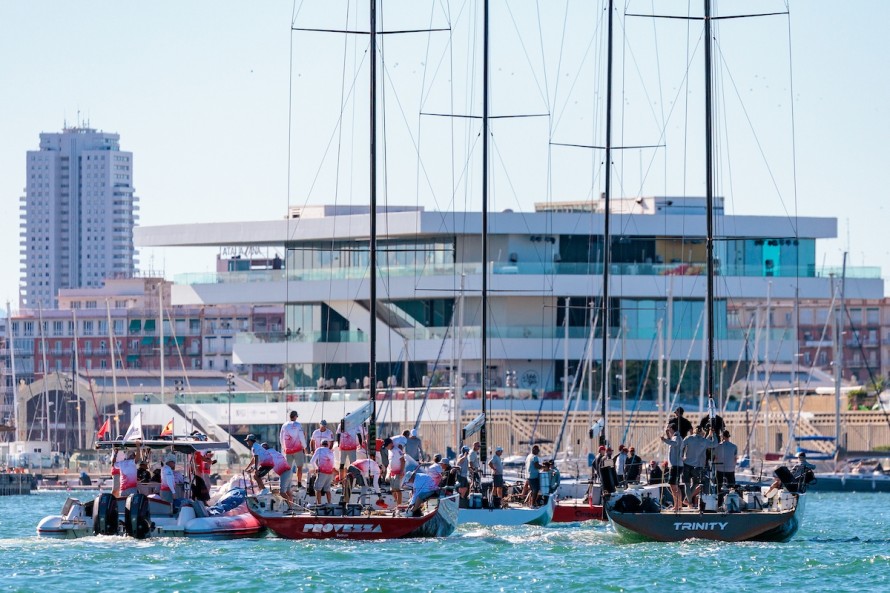 El viento pone en pausa la gran final de las 52 Super Series en Valencia