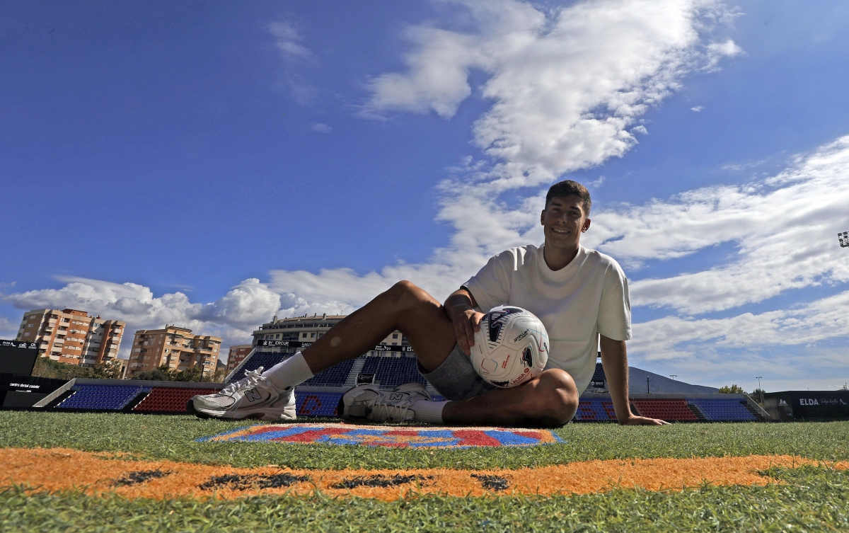 El futbolista pacense se rconoc feliz en Elda - Foto: FITO GONZÁLEZ El futbolista pacense se rconoc feliz en Elda