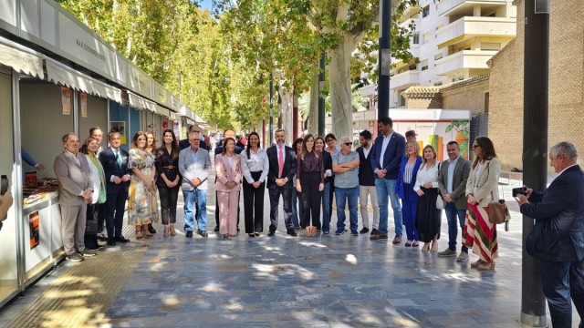 La Feria del Libro de Murcia abre sus puertas con un millar de escritores, 76 casetas y una previsión de 200.000 visitantes