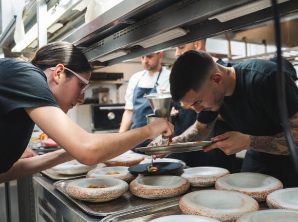 Los premiados chefs murcianos Miguel Hernández y Juan Guillamón reinventan su universo creativo fuera de sus cocinas