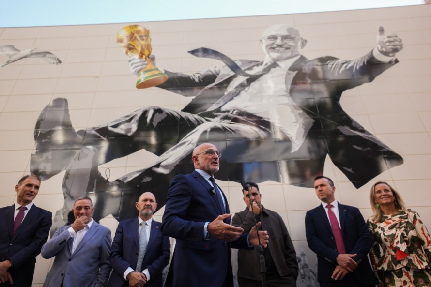Tres heridos leves en el acto de visita de Luis de la Fuente a un mural de la selección en Monteolivet
