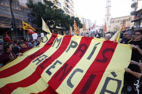 Una manifestación sale a la calle para reivindicar una Comunitat 