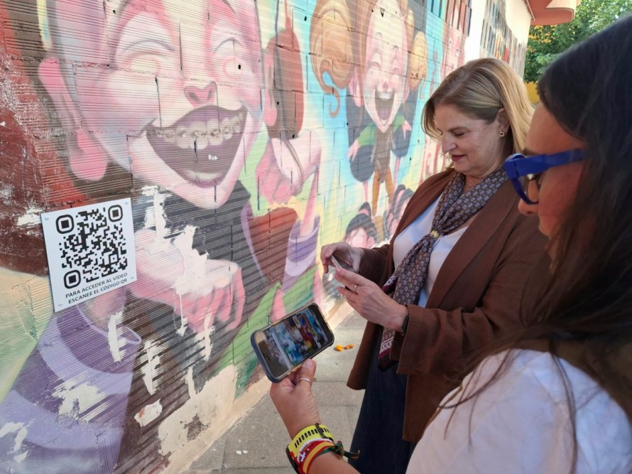 Alcantarilla moderniza su museo de arte urbano de cinco kilómetros con QR en todas las obras