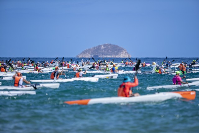 La palista vilera Andrea Jiménez vuelve a coronarse campeona del mundo de kayak de mar, ahora en su casa