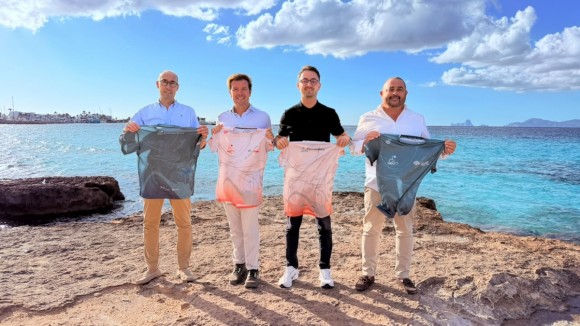 La presentación de la camiseta oficial marca el inicio de la 15K Formentera Sunset Run
