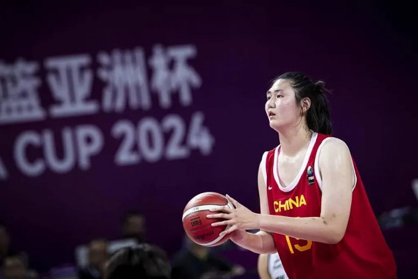Zhang Ziyu, la gigante china que juega con liliputienses