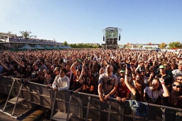 Oasis Elche Music Fest cierra su segunda edición con 22.000 personas y una ciudad que no quería que acabara