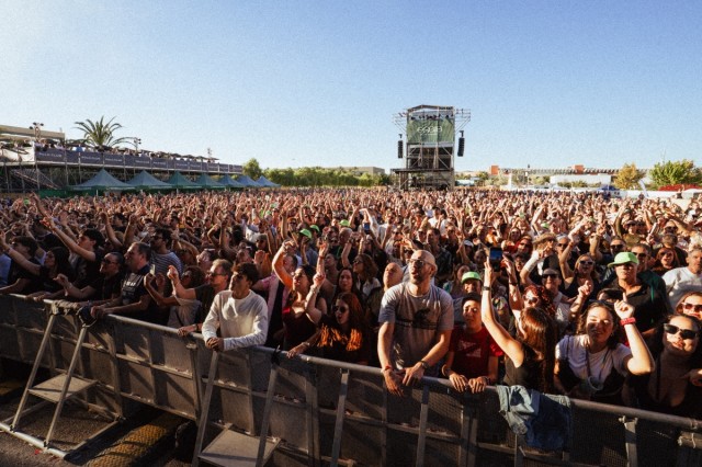 Oasis Elche Music Fest cierra su segunda edición con 22.000 personas y una ciudad que no quería que acabara