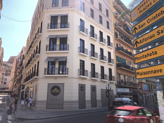 Rialnecons suma su quinto bloque turístico en Alicante y acelera otros cuatro 'en cartera'