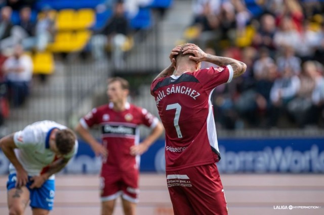 El Castellón se achica en el Principado y sufre su primera derrota de la temporada