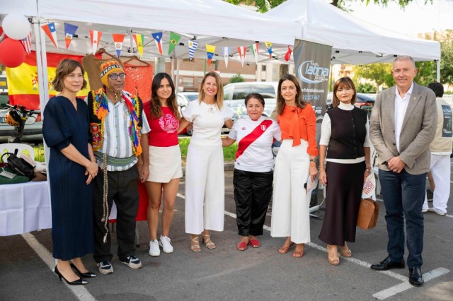 Castelló celebra la segunda jornada de la Hispanidad con un encuentro de culturas y un desfile de nueve países