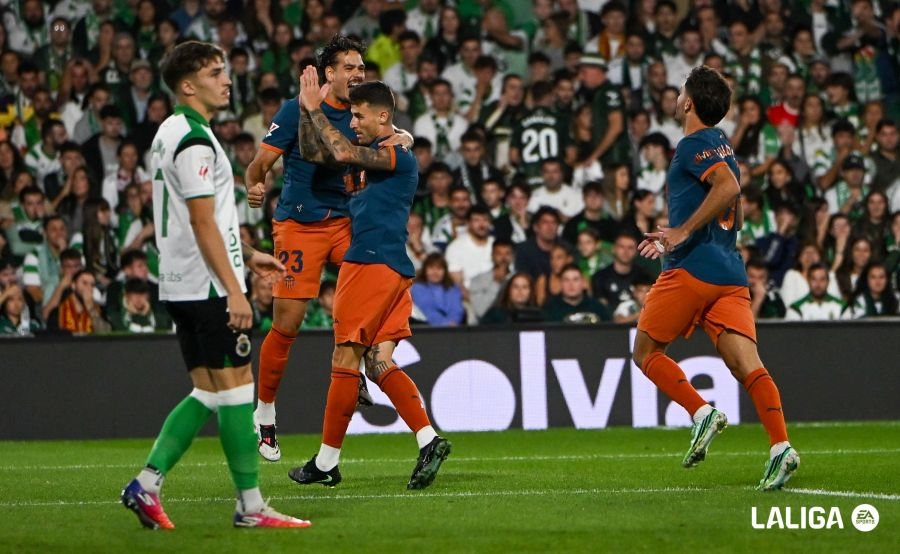 Valencia CF y Racing firman las tablas en un duelo de alternativas