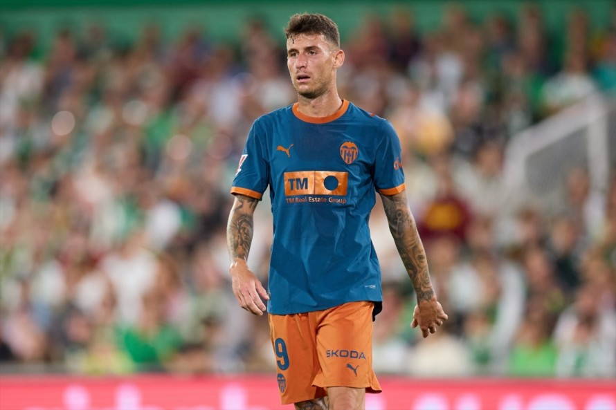 Raba se estrena como goleador con el Valencia y marca en liga un año y medio después