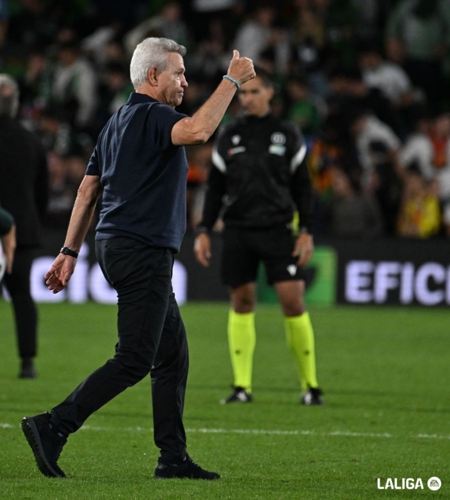 Aguirre se convierte en el técnico más veterano en la historia del Valencia