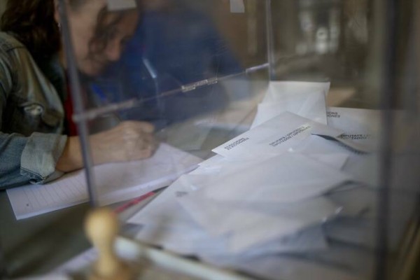 El Congreso pide rebajar a 16 años la edad de voto y da un año al Gobierno para reformar la ley