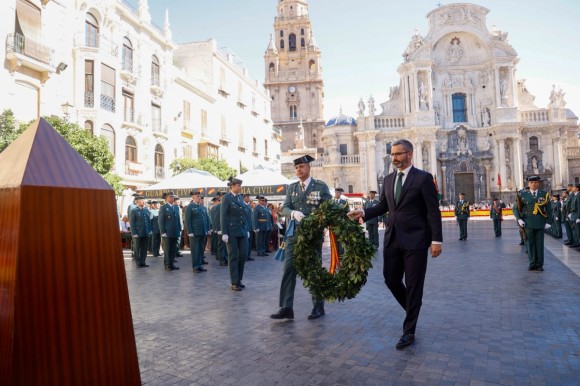 La Guardia Civil celebra en la Plaza Cardenal Belluga el día grande de su patrona, la Virgen del Pilar