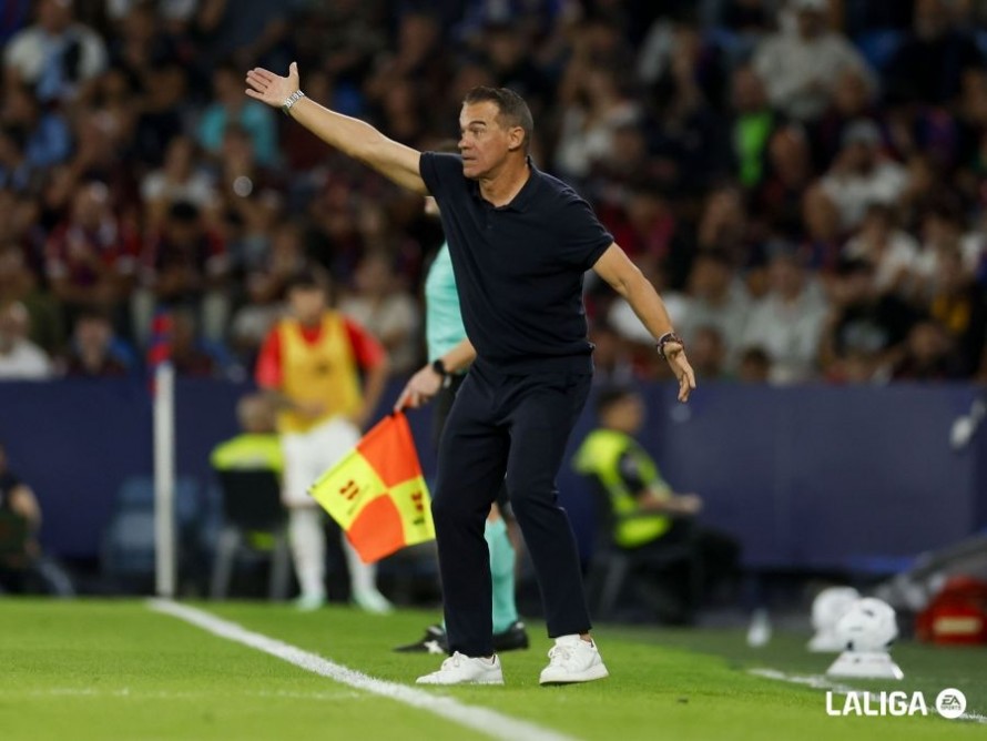 Luis García Plaza: “Vamos a ver si cuando un jugador de arriba mande callar lo expulsan