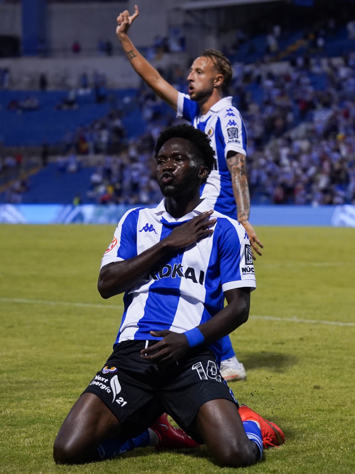 Obeng celebra su gol
